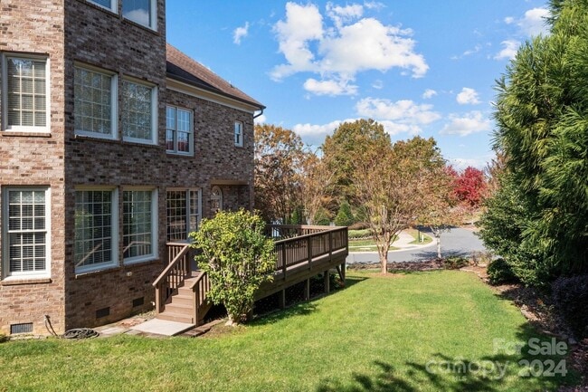 Building Photo - 9440 Wallace Pond Dr