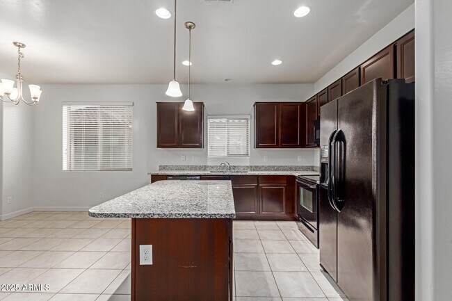 Building Photo - 23759 W Magnolia Dr