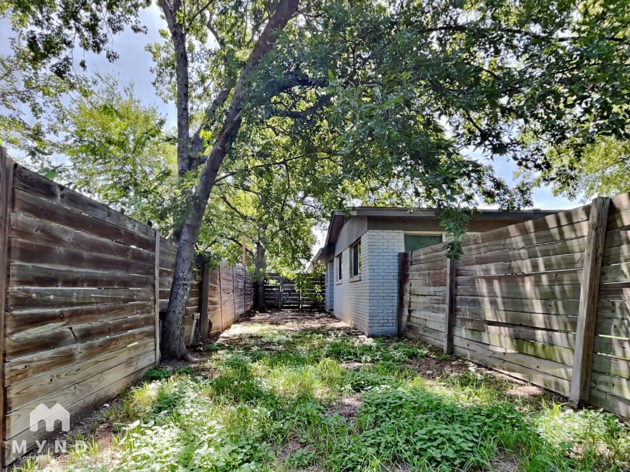 Building Photo - 1604 Parker Ln