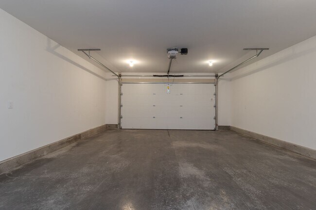 Building Photo - 1830 Echo Pl