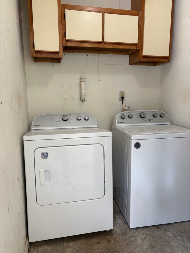 Building Photo - 2052 Darnell Cir