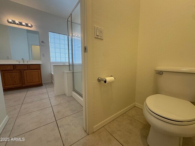 Building Photo - 3323 E Roadrunner Dr