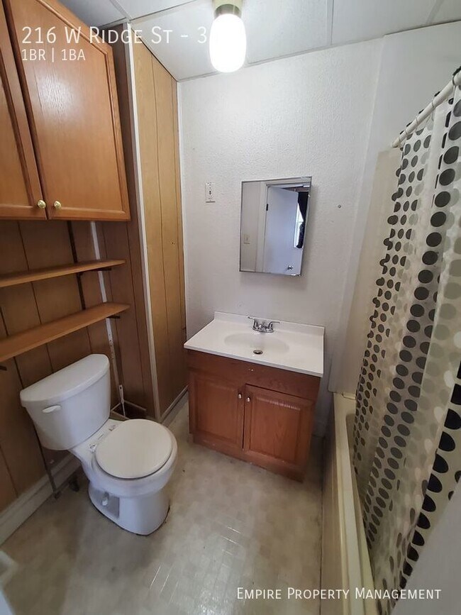Building Photo - Available Now- 1 bedroom, 1 bathroom in La...