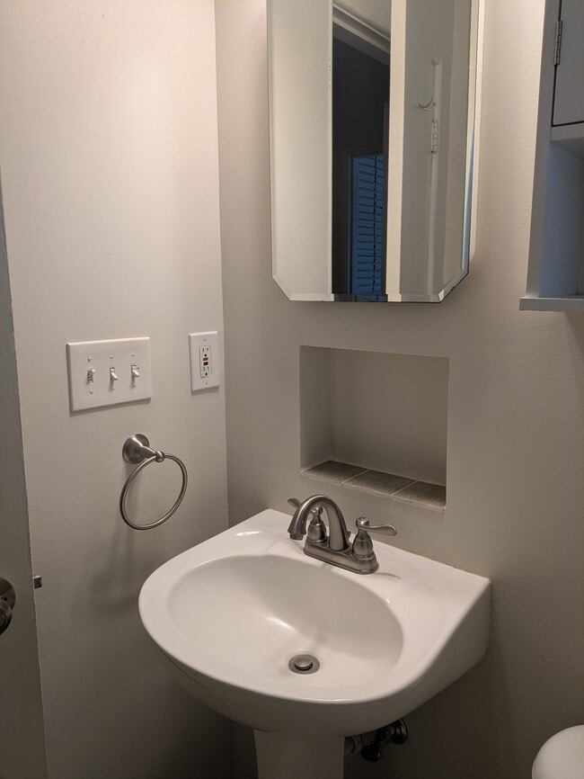 Building Photo - 6229 Colgate Rd