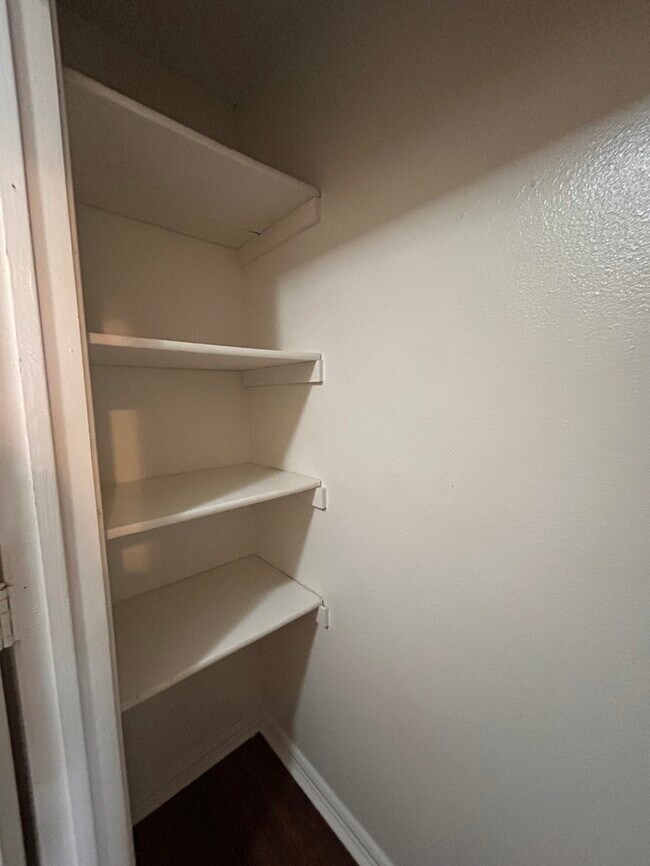 Building Photo - 3317 Gardenview Cir