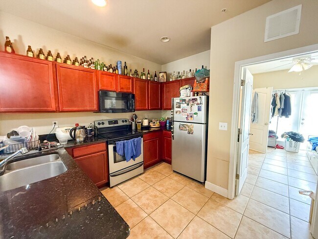 Building Photo - Chase Hollow #33