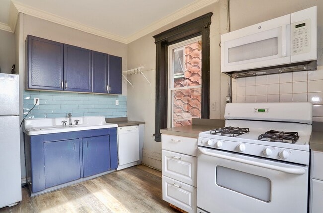 Building Photo - 388 Baldwin Ave