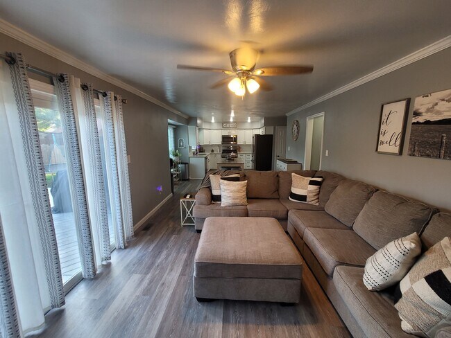 Building Photo - 1012 Meadowview Pl