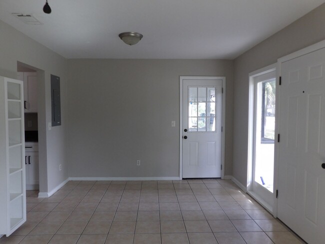 Building Photo - REMODELED INSIDE 3 Bedroom, 1 Bath, 1 car ...