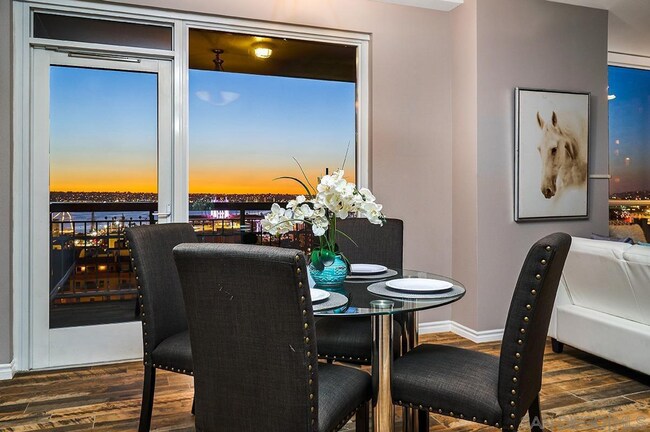 Building Photo - 300 W Beech St