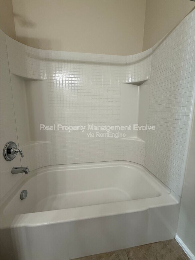 Building Photo - 2725 E Mine Creek Rd