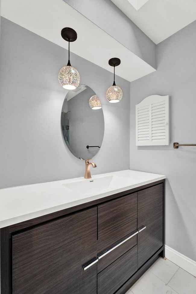 Building Photo - 2BD-2BTH HOME | NEWLY RENOVATED | BLOOMFIELD HILLS, MI