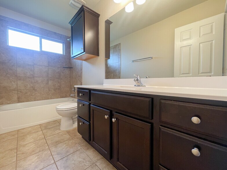 Building Photo - 11133 Gainer Dr