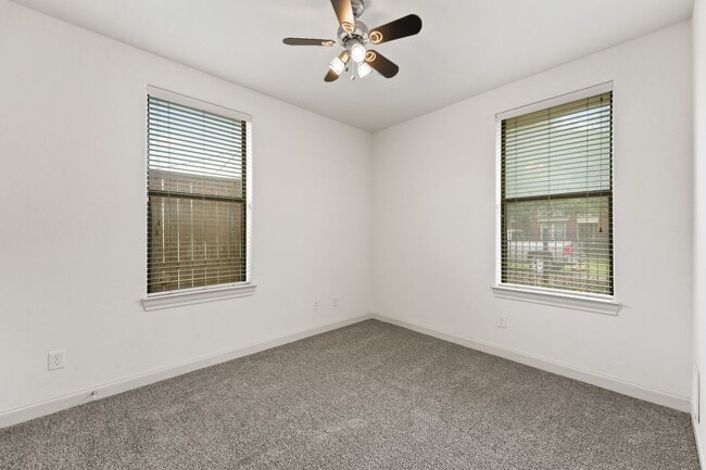 Building Photo - Awesome Two Story town home located in the heart of the city!