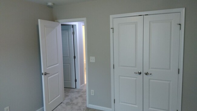 Building Photo - Like New Townhome in Stallings!