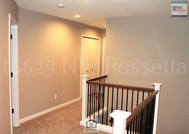 Building Photo - Beautiful 3 BR/2.5 BA Home in Desirable Bethany Neighborhood