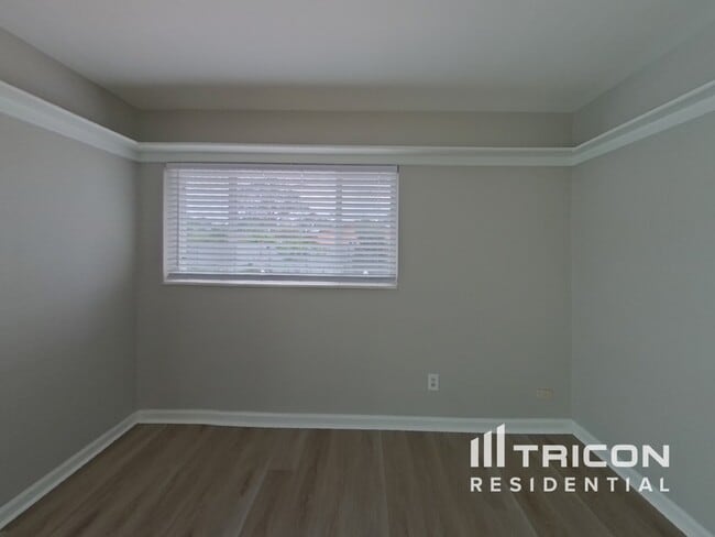 Building Photo - 6898 17th Ln N