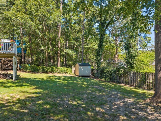 Building Photo - Gorgeous Mid-Century Modern Ranch in West Raleigh near NCSU and Lake Johnson - Fenced-in Backyard!