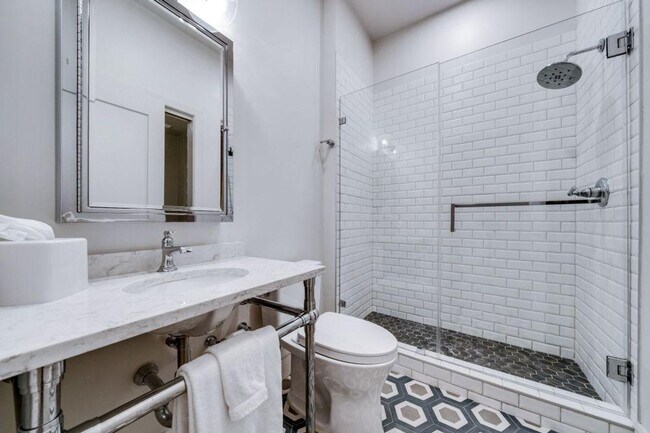 Building Photo - 505 E Travis St