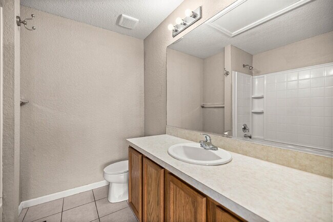 Building Photo - **  MAINTENANCE FREE TOWNHOME **2 BD 2.5 BATH