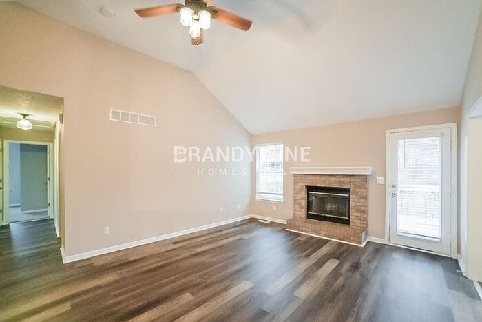 Building Photo - 914 SW Foxtail Dr