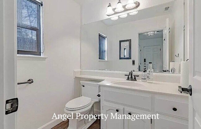 Building Photo - 2206 Halsey Cir
