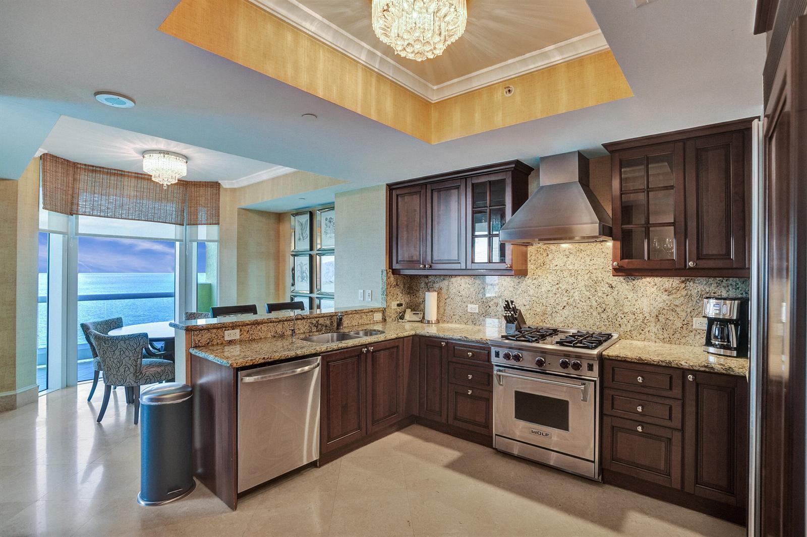 Building Photo - 17875 Collins Ave