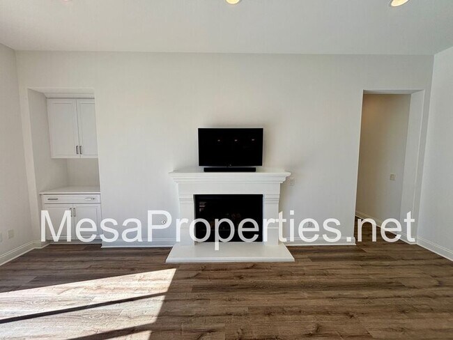 Building Photo - 10045 Goldenrod Ct