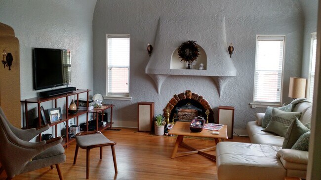 Building Photo - 840 S Knoxville Ave