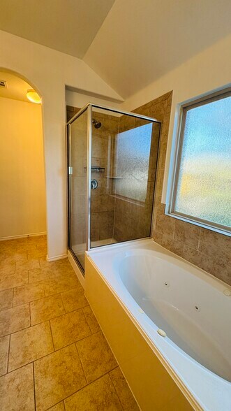 Building Photo - 112 Hendelson Ln