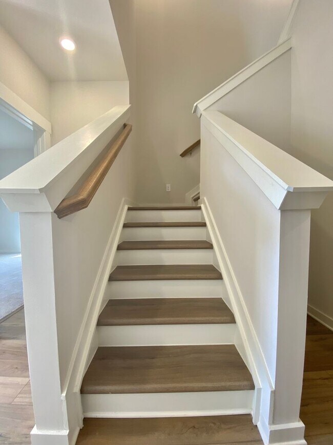 Building Photo - “Modern comfort meets Murfreesboro charm —...