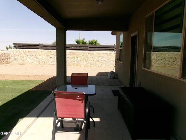 Building Photo - 6445 Villaggio Dr