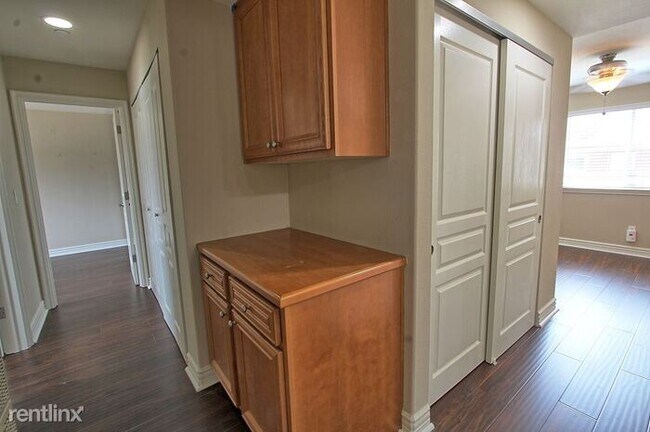 Building Photo - 2601 Cortez Dr