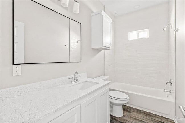 Building Photo - 1216 Shavano Dr