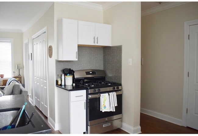 Building Photo - 3819 N Greenview Ave