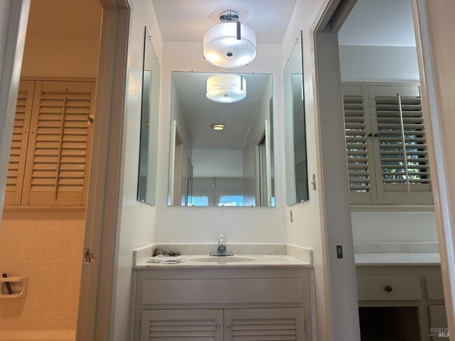 Building Photo - 121 Knoll Pl