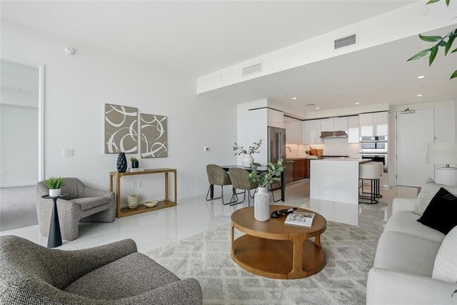 Building Photo - 400 Central Ave