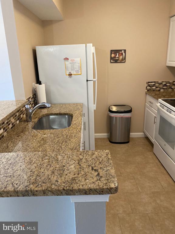 Building Photo - 5833 Orchard Hill Ct