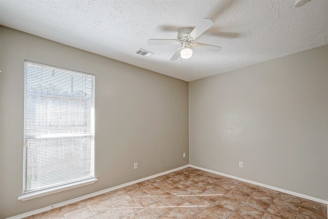 Building Photo - 5105 Beaver Hollow Dr