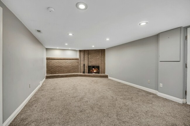 Building Photo - 225 W 750 S