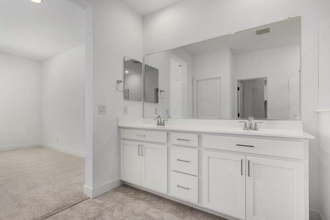 Building Photo - 14807 W Soft Wind Dr