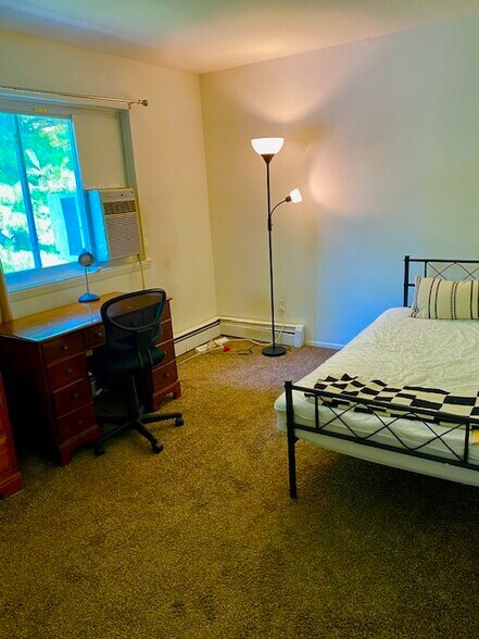 Building Photo - 42 Patricia Ln