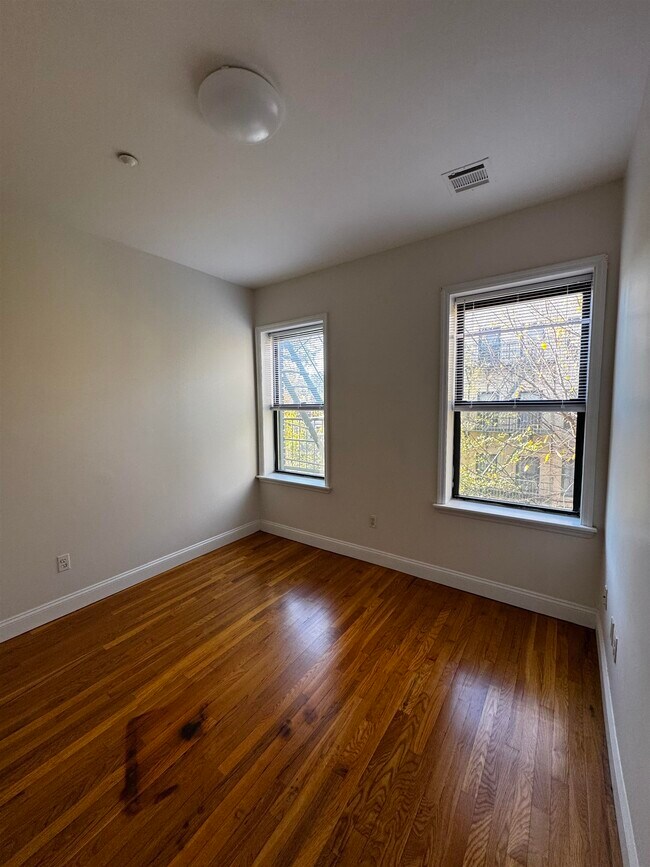 Building Photo - 65 Summit Ave