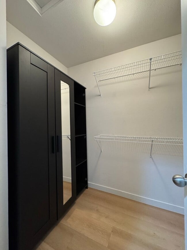 Building Photo - Spacious 3BD/2.5BTH Home w/ Modern Upgrade...