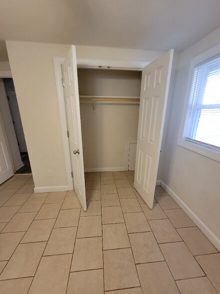 Building Photo - 229 Frank Dr