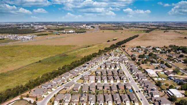 Building Photo - 2950 E Old Settlers Blvd