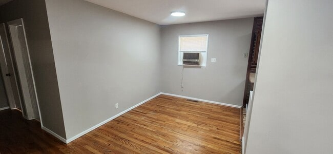 Building Photo - MOVE IN SPECIAL, 1/2 OFF FIRST FULL MONTHS RENT.  ALL PROSPECTIVE TENANTS MUST SUBMIT A $58 NON-R...