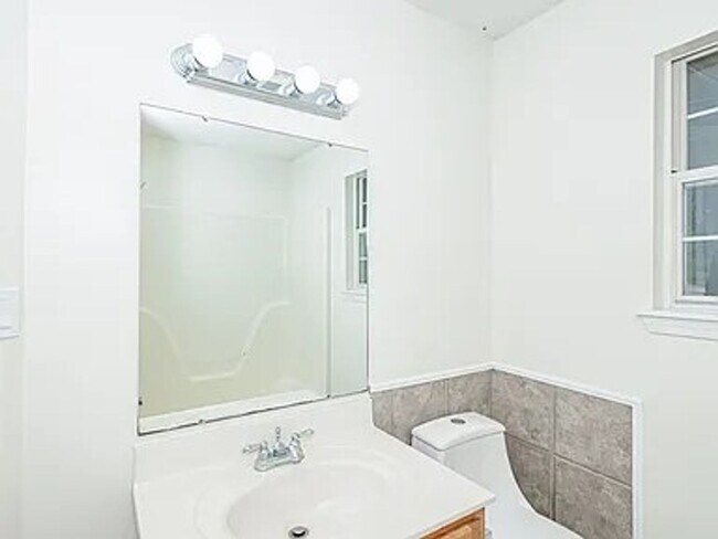 Building Photo - 3804 Larkspur Ct