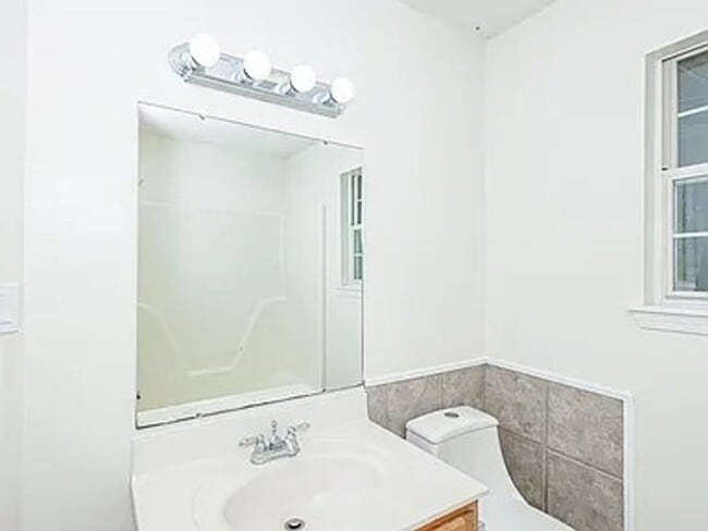 Building Photo - Great 3 Bedroom Home In South Columbia!