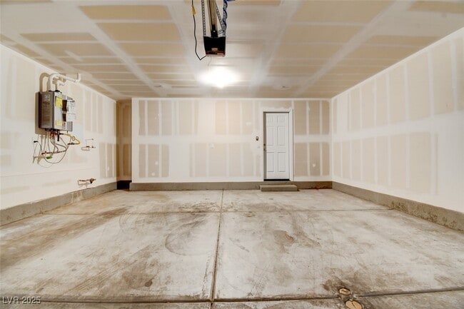 Building Photo - 664 Anemone Ln